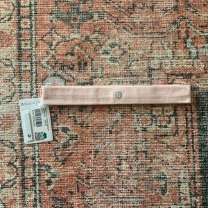 🤍💕NWT Lululemon Headband💕🤍